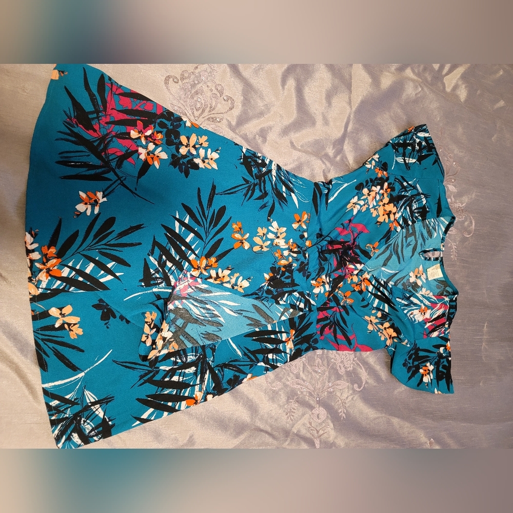Colorful summer dress halfway Small